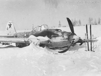 Il-2 „red 4” with skis