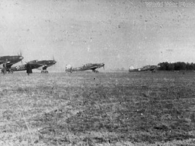 Il-2 taxiing at airfield