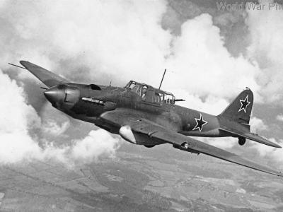 Il-2m3 „arrow wing” in flight