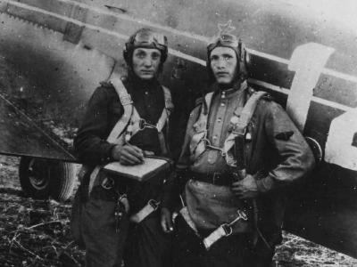 Il-2 and crew from 569 ShAP August 1944
