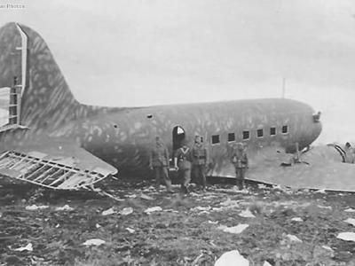 Germans posing with destroyed Li-2