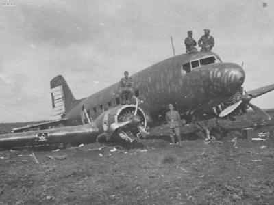 Germans posing with destroyed Li-2 3