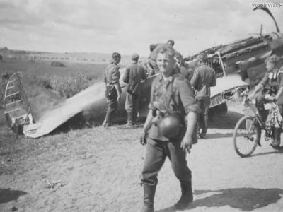 German infantry around an abnadoned MiG-3
