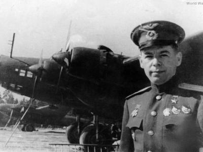 Maj Simonov with Pe-8 ASh-82 1943
