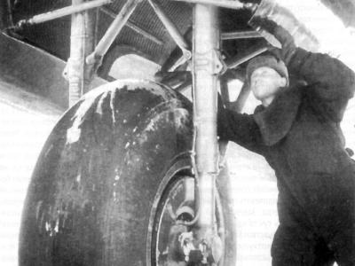 Pe-8 main gear 1942