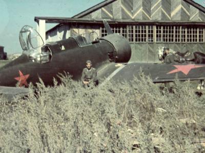 R-10 color photo
