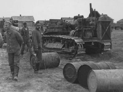Russian Stalinetz S-60 tractor 1942