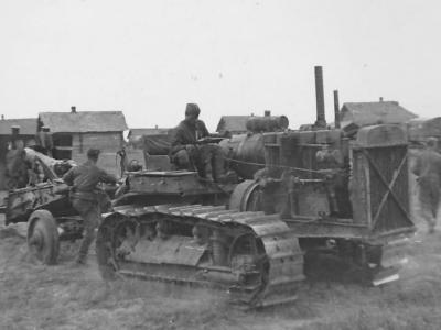 Russian Stalinetz S-60 tractor 1942 towing gun
