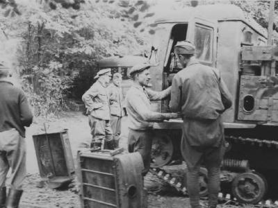 STZ-5 artillery tractor 2