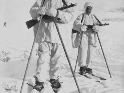 Red Army soldiers on skies