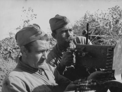 Soviet soldiers with Maxim 3