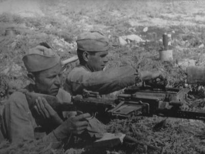 Soviet soldiers with MG