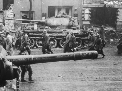 ISU-152 and T-34/85 1945