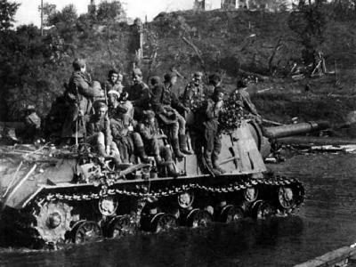 ISU-152 „Zveroboy” July 1944