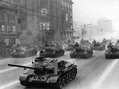SU-100 during military parade, Kiev 1946