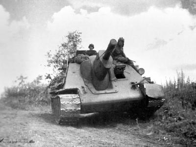 SU-122 front