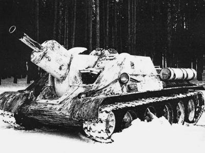 Su-122 with provisional winter camouflage
