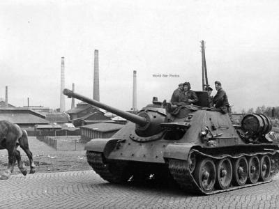SU-85 8