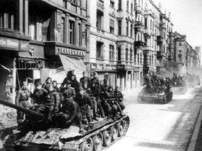 SU-85 in Berlin, May 1944 2
