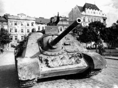 SU-85 5