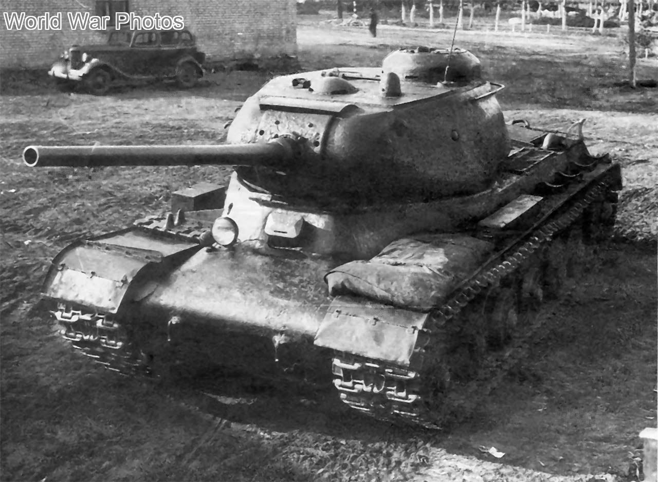 Experimental IS-85 later re-designated as IS-1 Plant 100 Chelyabinsk, July 1943