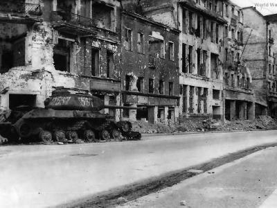 IS-2 of the 87th Guards Heavy Tank Regiment in Breslau 1945
