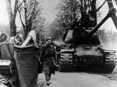 IS-2 Hungary 1945