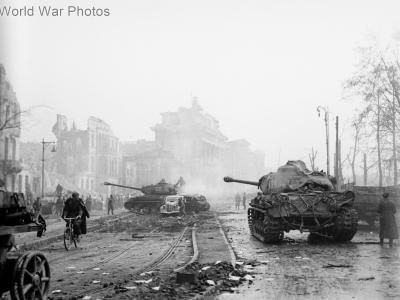 IS-2 tanks and Brandenburg Gate, Berlin 1945