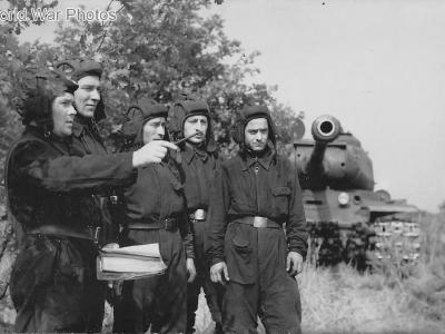 Crew of the IS-2