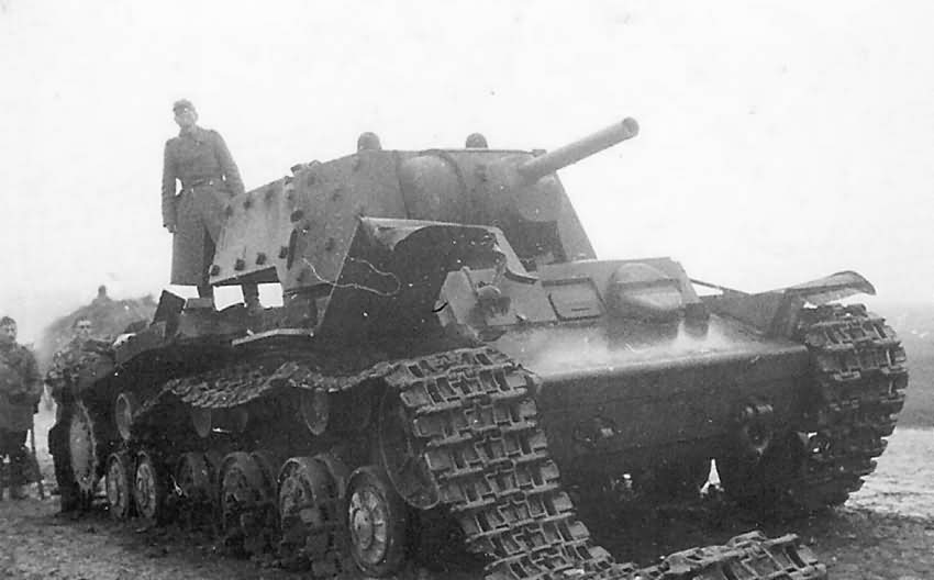 KV-1 tank with additional bolted on applique armour | World War Photos