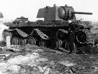 Soviet heavy tank Kliment Voroshilov KV-1 3