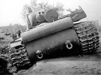 KV1 tank rear view photo