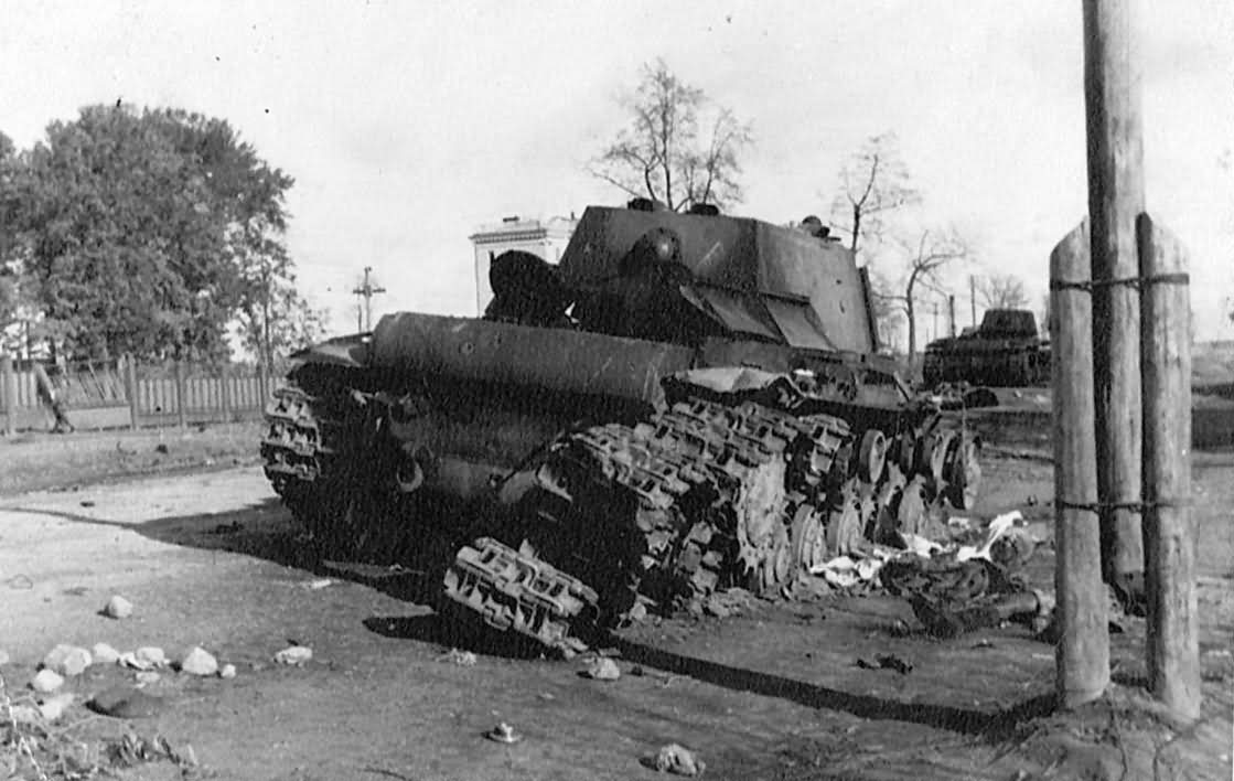 Soviet heavy tanks Kliment Voroshilov KV-1 | World War Photos