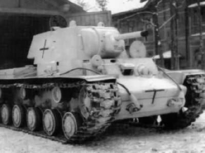 German tank KV-1 winter camo front view