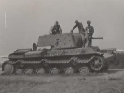 KV-1 model 1941 with add-on-armor „s ekranami” 3