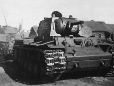 Russian Heavy Tanks KV-1 and T-28