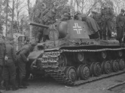 German KV-1 (КВ-1) model 1940, balkenkreuz on the turret side
