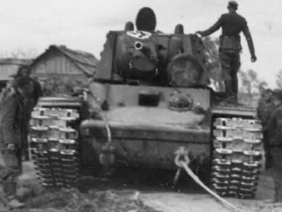 KV-1 abandoned due to mechanical malfunction 1941