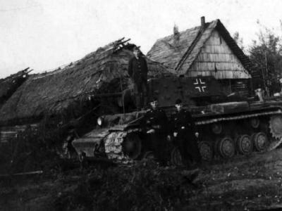 German KV-1 model 1941 (with screens), balkenkreuz on the turret side 2