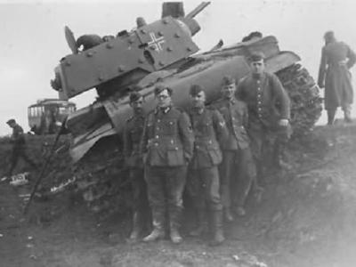 KV-1 model 1941 s ekranami 2