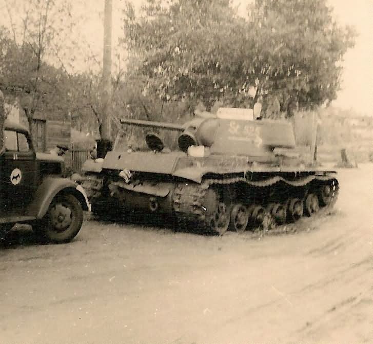kV-1 heavy tank – side of the turret is used as road sign