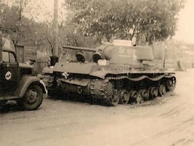 kV-1 heavy tank – side of the turret is used as road sign