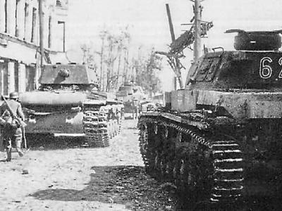 heavy tank KV-1 and Panzer IV Ausf F 623