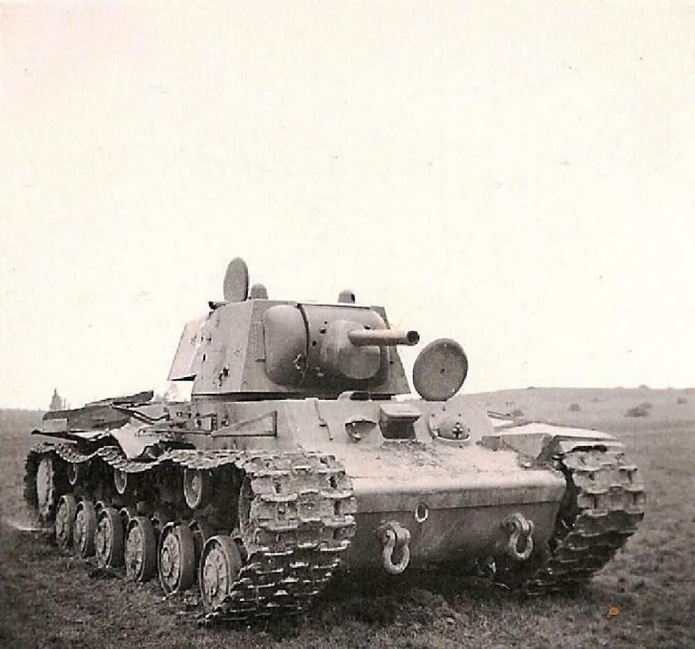 KV-1 heavy tank - multiple hits to the turret and hull | World War Photos