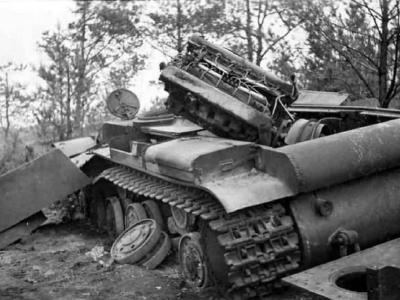 KV-1 heavy tank destroyed 82
