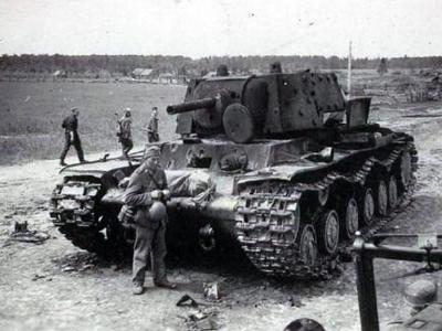 Destroyed heavy tank kV-1 model 1941 (with extra armour) 2