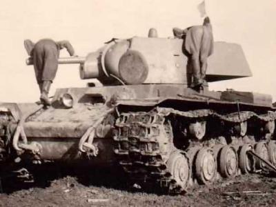 KV-1 heavy tank abandoned during Operation Barbarossa