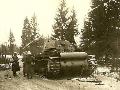 Soviet tank KV-1 model 1940 in winter