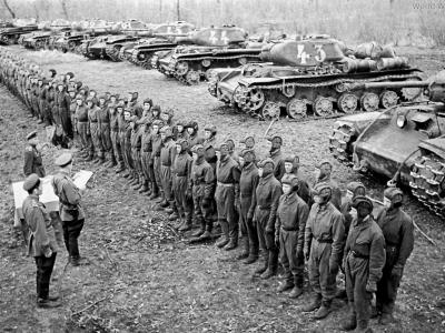 KV-1S tanks of 6th Guards Heavy Tank Regiment 1943