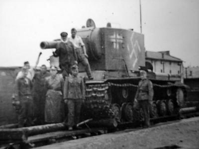 German Pz.Kpfw KV-2 754(r) tank (beute panzer)